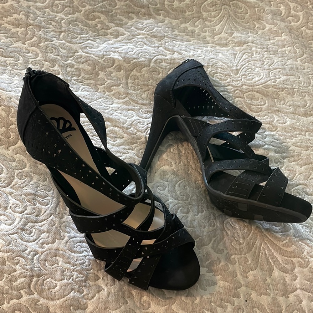 Fergalicious black strappy platform heels, EUC, Size: 8M
